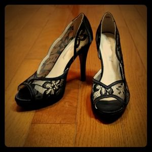 Like New black lace Lulu Townsend heels